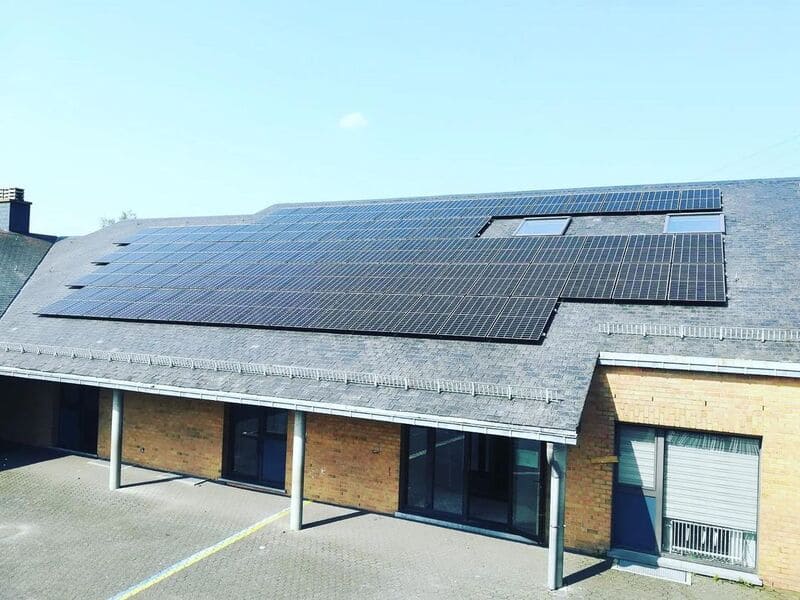 Panneaux photovoltaïques installés sur l'école communale de Jalhay