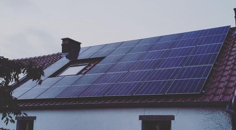 Placement de panneaux photovoltaïques à Seneffe